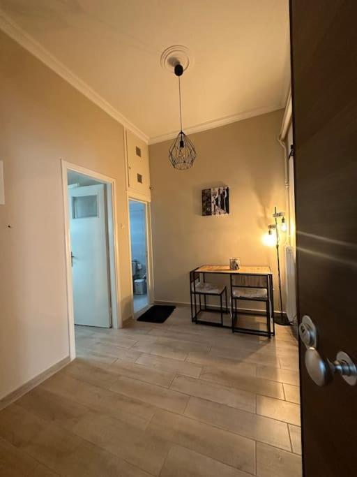 ζεστή φωλίτσα στο κέντρο. Apartment