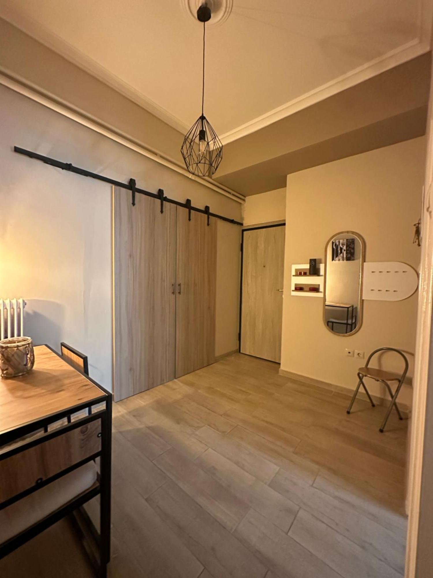 ζεστή φωλίτσα στο κέντρο. Apartment Athens